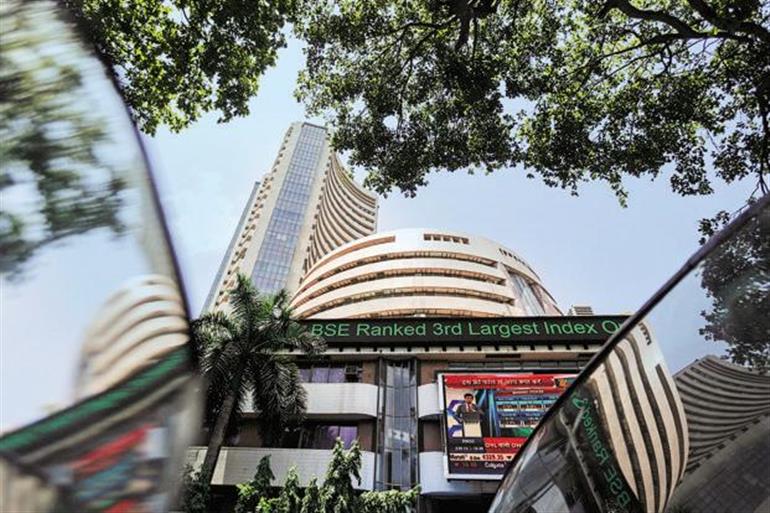 Sensex trades flat on mixed global cues