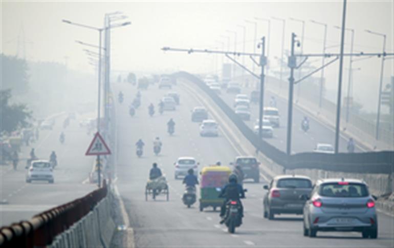 Delhi's air quality worsens, crosses 'severe' mark in multiple areas