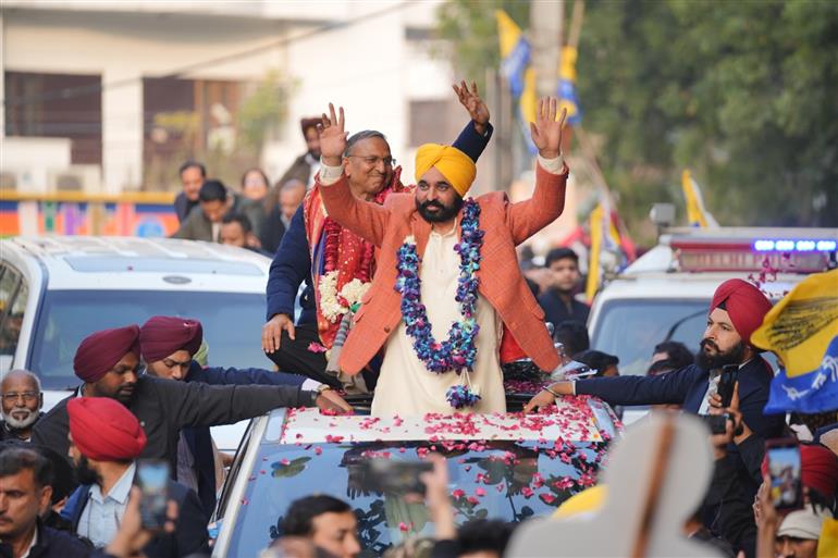 ਅਰਵਿੰਦ ਕੇਜਰੀਵਾਲ ਨੇ ਤੁਹਾਡੇ ਵੱਡੇ ਭਰਾ ਵਜੋਂ ਕੰਮ ਕੀਤਾ, ਸਿਆਸਤਦਾਨ ਵਜੋਂ ਨਹੀਂ, ਅਸੀਂ ਕੰਮ ਦੀ ਰਾਜਨੀਤੀ ਕਰਦੇ ਹਾਂ, ਉਹ (ਭਾਜਪਾ) ਵੰਡਣ ਵਾਲੀ ਰਾਜਨੀਤੀ ਕਰਦੇ ਹਨ: ਮੁੱਖ ਮੰਤਰੀ ਮਾਨ