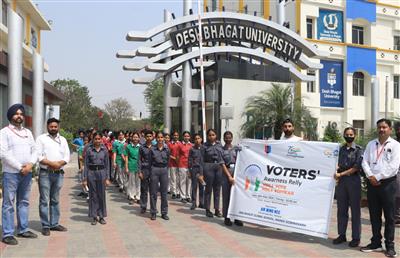 डीबीयू और डीबीजीएस की दोनों एनसीसी विंग ने निकाली वोटर जागरुकता रैली