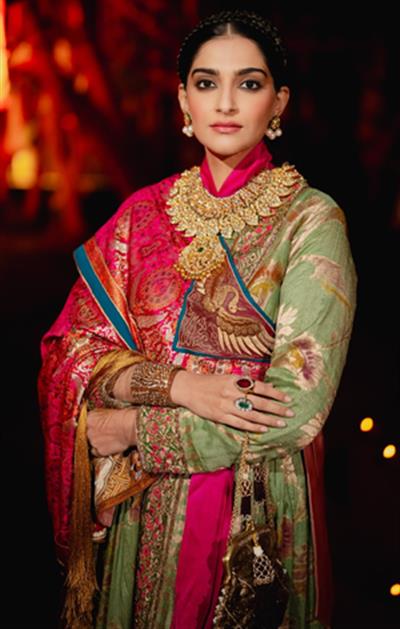 Sonam highlights country's heritage when she showcases Indian craftsmanship globally