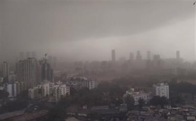 Massive dust storm engulfs Mumbai, airport operations hit