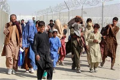 Over 300 Afghan refugee families return home from Pak, Iran in two days