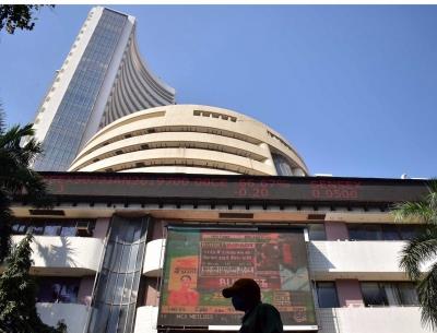 Sensex trades flat amid selling in midcap stocks