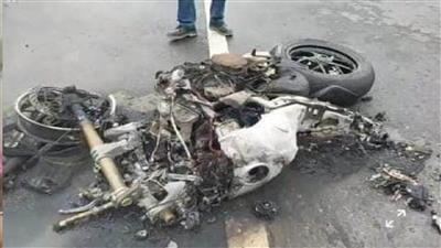 A high-speed racer biker hit the Activa, the motorcycle caught fire on the spot