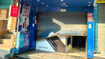 Theft by breaking 7 shutters in Lohian, loss of lakhs