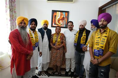 AAP gets a massive boost in Jalandhar west by-poll, SAD candidate Surjit Kaur joins the AAP