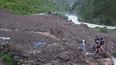 जम्मू-कश्मीर: भूस्खलन से मुगल रोड अवरुद्ध, यात्री सतर्क