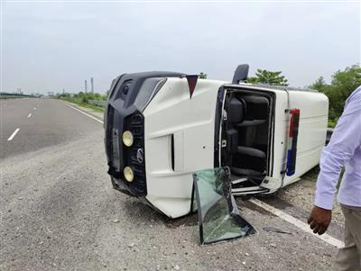 The vehicle of the convoy of Haryana Minister of State Subhash Sudha met with an accident.