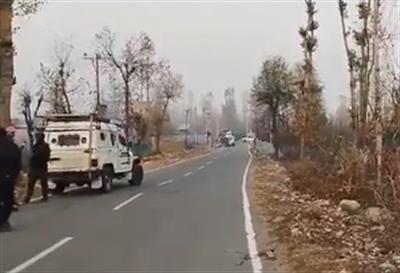 जम्मू-कश्मीर के कुपवाड़ा में सुरक्षा बलों और आतंकवादियों के बीच गोलीबारी