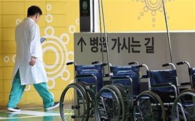 South Korean medical professors warn of boycotting junior doctors' training
