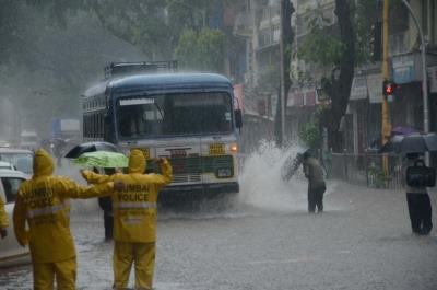 महाराष्ट्र के मुंबई में पांचवें दिन भी भीषण बारिश जारी, और बारिश का अनुमान