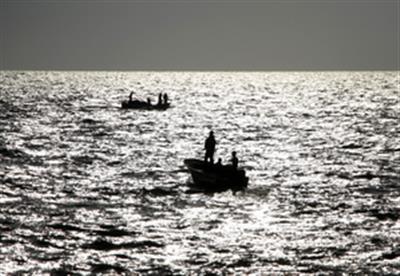 माल्विनास द्वीप के पास मछली पकड़ने वाली नाव पलटने से आठ लोगों की मौत