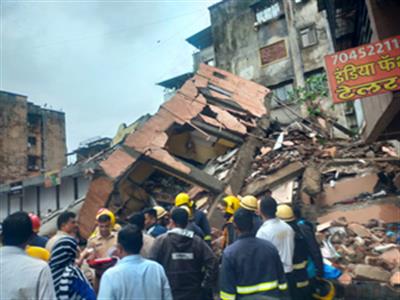 नवी मुंबई में इमारत ढहने से 2 को बचाया गया, 24 लोग बाल-बाल बचे