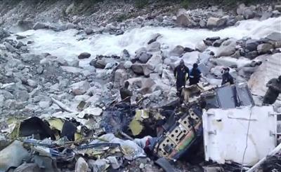 Helicopter being airlifted by MI-17 chopper crashes in Kedarnath