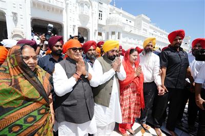 Punjab CM and Governor of Punjab paid obeisance at Sachkhand Shri Darbar Sahib