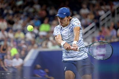 US Open: De Minaur sinks Thompson, Medvedev beats Borges to reach QFs