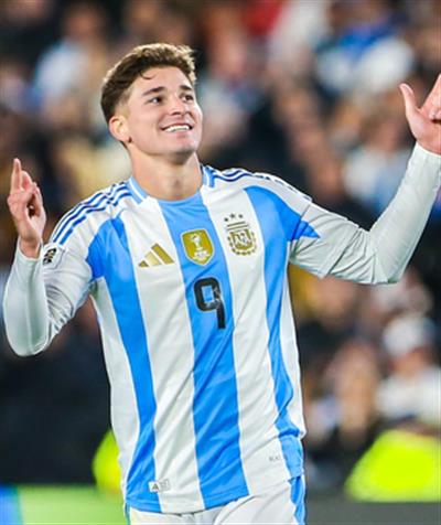 Alvarez shines as Argentina breeze past Chile in World Cup qualifier