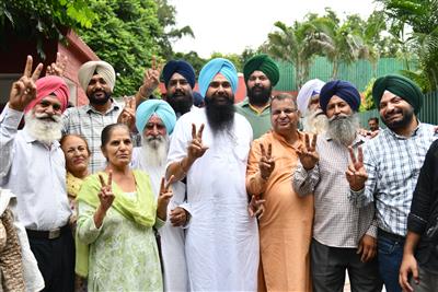 AAP leaders and volunteers celebrate ''victory of truth and democracy