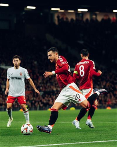 Man United held 1-1 by Twente in Europa League opener