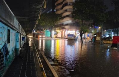 Mumbai braces for more rain today, schools-colleges shut; 4 killed so far