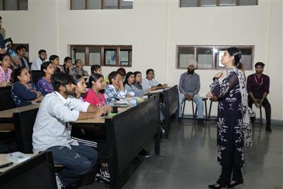 आरआईएमटी यूनिवर्सिटी के कला और डिज़ाइन विभाग द्वारा कैलीग्राफी कार्यशाला का सफलतापूर्वक आयोजन