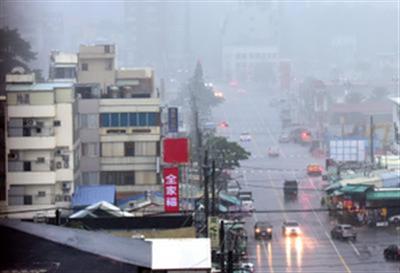 Typhoon Krathon makes landfall in Taiwan