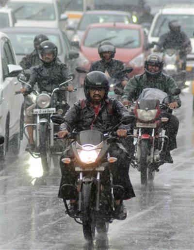 Heavy downpour in Chennai, traffic snarls at several places