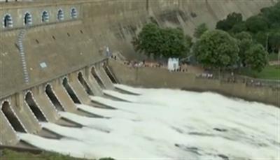 जलग्रहण क्षेत्रों में भारी बारिश के कारण मेट्टूर बांध में जल स्तर बढ़ गया है