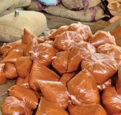 Gujarat: 700 Kg of adulterated chilli powder seized