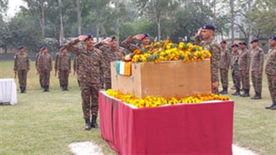 जम्मू-कश्मीर में आतंकवाद विरोधी अभियान में अपने प्राणों की आहुति देने के बाद सेना के कुत्ते फैंटम को सम्मानित किया गया