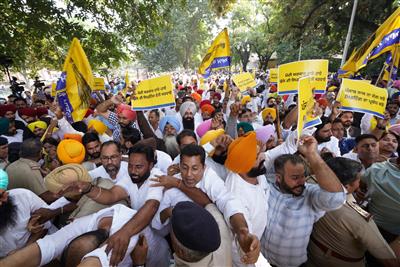 AAP leaders hold a major protest in Chandigarh against Central Government over issue of paddy procurement and lifting