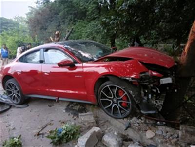 Speeding Porsche crashes into KBR Park fence in Hyderabad