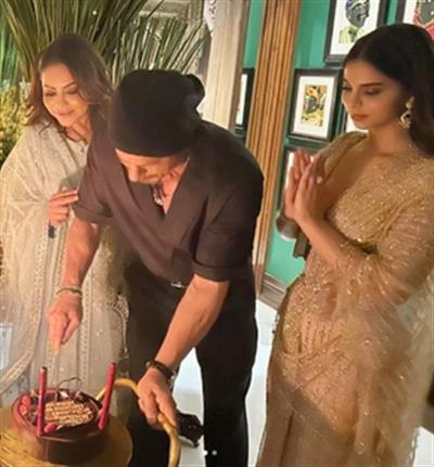 Gauri Khan shares picture from SRK’s birthday celebrations