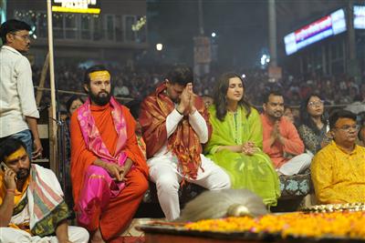 MP Raghav Chadha Celebrates His Birthday with Wife Parineeti at Dashashwamedh Ghat in Varanasi, Sought Blessings of Maa Ganga