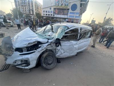 Car in Rajasthan CM's convoy overturns, 5 cops injured