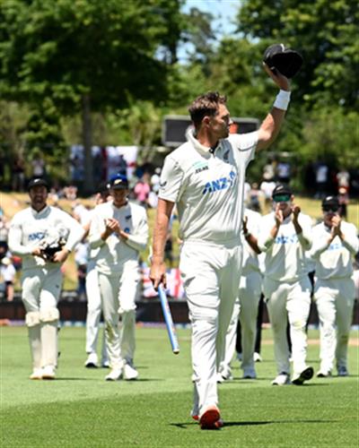 Southee sent off in style as New Zealand clinch huge 423-run win over England