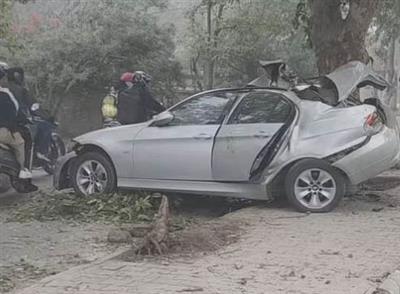 BMW collided with a tree, airbags also opened, but 10-year-old child could not be saved