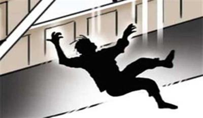 Gurugram: Cyber ​​fraud accused jumps off hotel balcony in escape bid, dies