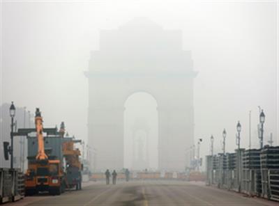 Delhi's air quality in 'poor' category; cold wave, dense fog persists