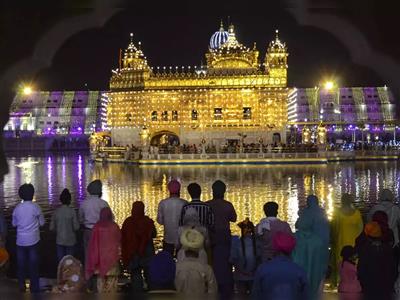 Braving cold, devotees converge at Golden Temple, other gurudwaras to mark 'Maghi'