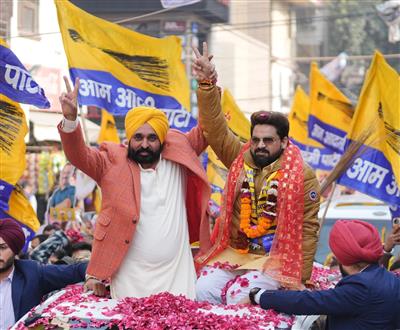 ਪੰਜਾਬ ਦੇ ਮੁੱਖ ਮੰਤਰੀ ਭਗਵੰਤ ਮਾਨ ਪਟੇਲ ਨਗਰ ਤੋਂ 'ਆਪ' ਉਮੀਦਵਾਰ ਪ੍ਰਵੇਸ਼ ਰਤਨ ਲਈ ਕੀਤਾ ਰੋਡ ਸੋ਼ਅ