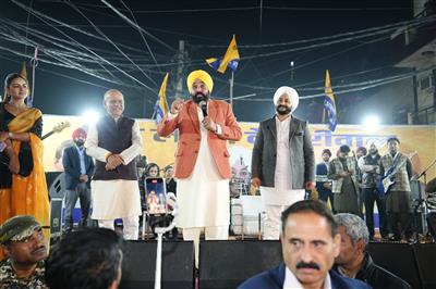 Chief Minister Bhagwant Mann Campaigns for AAP Candidate Jarnail Singh in Tilak Nagar, Participates in Lohri Celebration