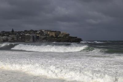 Residents told to leave amid flooding warnings in northern Australia