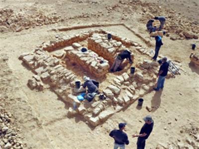 Excavation in 2,500-year-old tomb compound in Israel reveals ancient trade routes