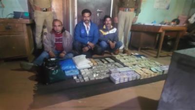 Vehicle seized with 108 kg silver, Rs 1.38 crore in cash in Gujarat's Dahod