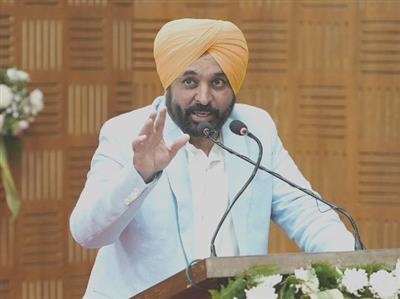 CM SLAMS SUKHBIR AND JAKHAR FOR ENJOYING FEASTS WHILE FOOD GROWERS ARE UNDERGOING FAST