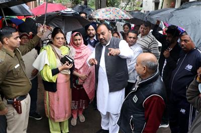 Mayor Harpreet Kaur Babla visits ward No.1; directs officials for immediate action